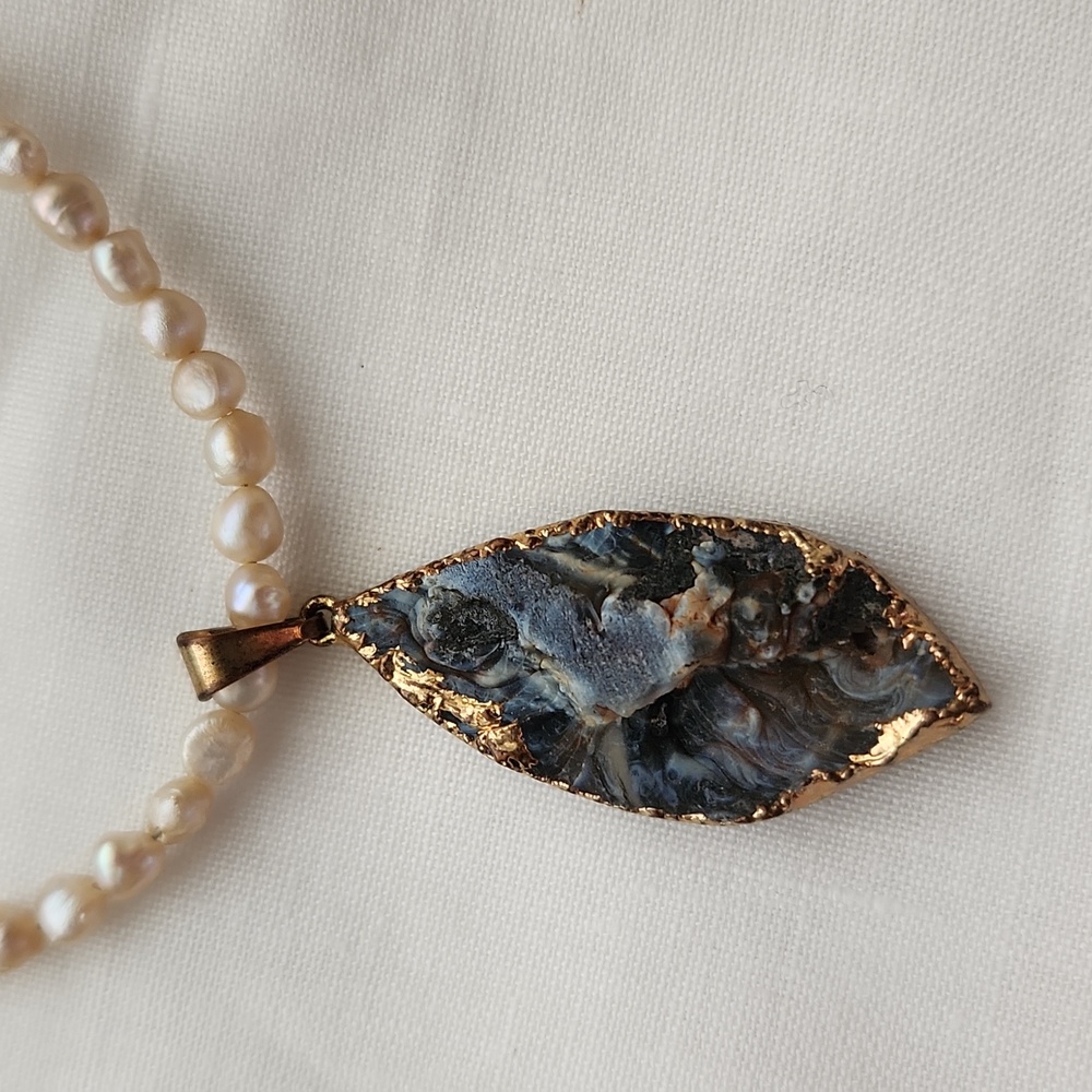 Pearls and gemstone. - Picture 7 of 10